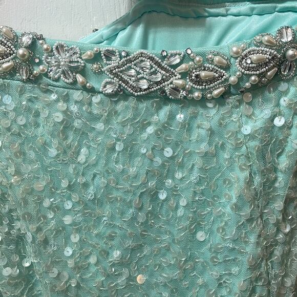 Mac Duggal Soft Mint Sequined Back Cut Out Gown Size 2 NWT Retails: $698 - Picture 4 of 7